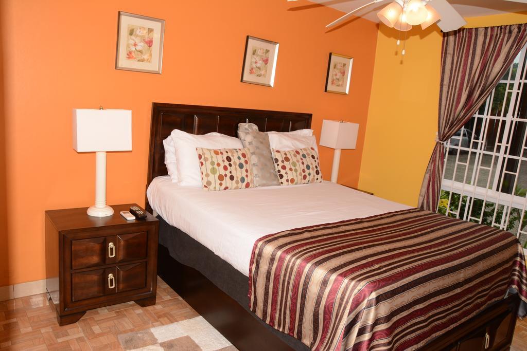 Seacastles By The Beach/Pool Montego Bay Buitenkant foto